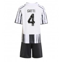 Stroje piłkarskie Juventus Federico Gatti #4 Koszulka Podstawowej dla dzieci 2025-26 Krótki Rękaw (+ szorty)